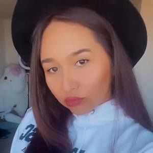 Meet your Posher, Liana